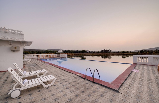 juSTa Lake Nahargarh Palace