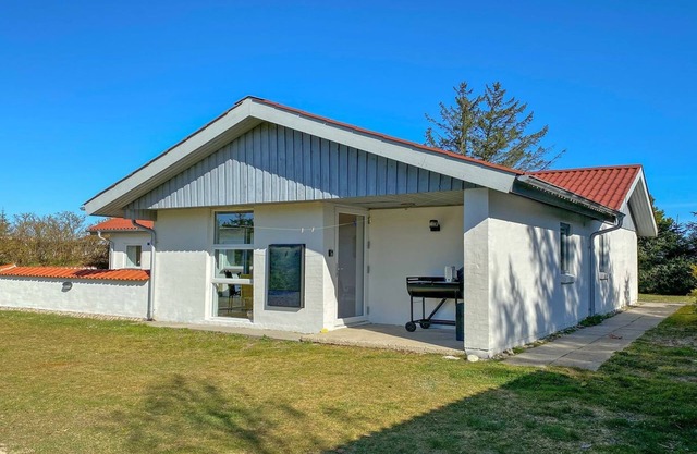 "Justine" - 600m from the sea by Interhome