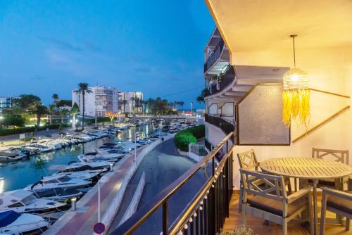 K-NAVY by Nuka Homes