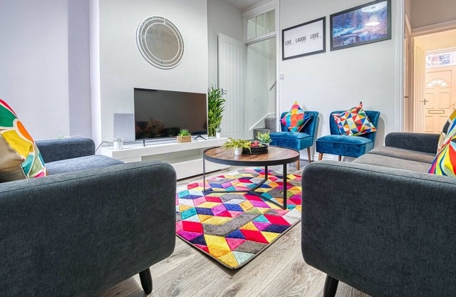 K Suites - Modern Central 3 bed House w/free Wi-Fi