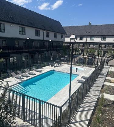 K202 Hot tub, Pool, MTN view, AC, free parking