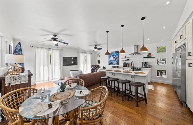 Ka'a'awa Hale by Gather: Home Near Beach & Kualoa Ranch w/Lanais & Ocean View