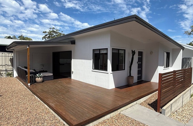 Kahibah Guesthouse - 2 bedroom studio with aircon, wifi & outdoor area