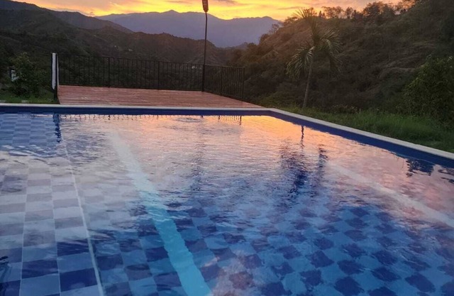 Kairos Finca de lujo en Sopetrán con piscina, jacuzzi, ¡deck con hermosa vista!