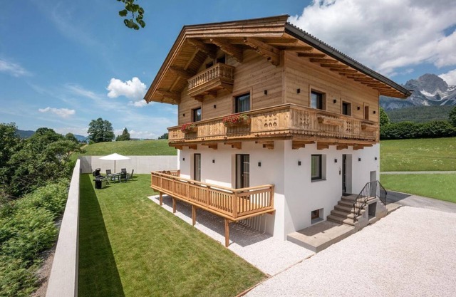 Kaiser Chalet - Holiday home, 4 bedrooms and 2 bathrooms