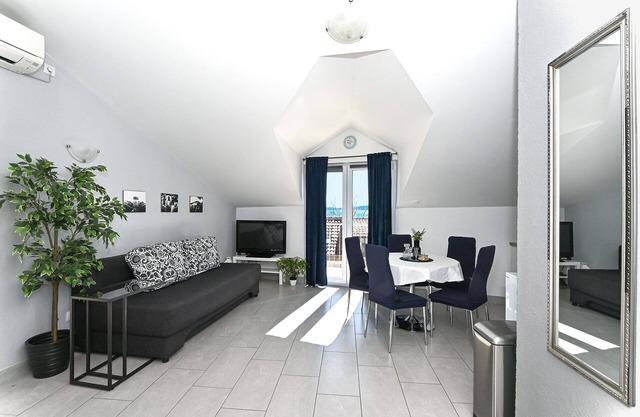 KAMBELOVAC 2 - stylish & cozy apartment for up to 4 persons, 150m from a beach