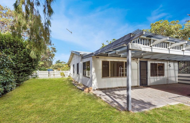 Kambera House - Quaint 3 bedroom holiday accommodation close to the water