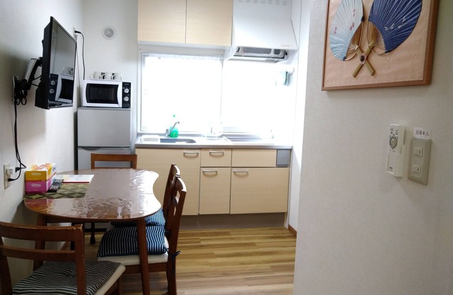 Kaminarimon 2/F 3 bedrooms,4 beds, 2 to