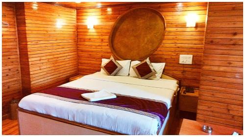 Kanchenjunga Himalayan View Darjeeling 'Hotel Broadway Annecy ' Near Mall Road with #Wi-Fi #Restaurant #Premium & Spacious Room #Prime Location - Best Seller Hotel in Darjeeling