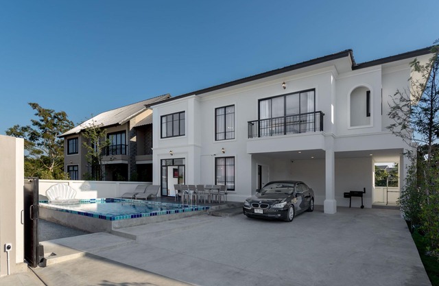 Kanna British Pool Villa