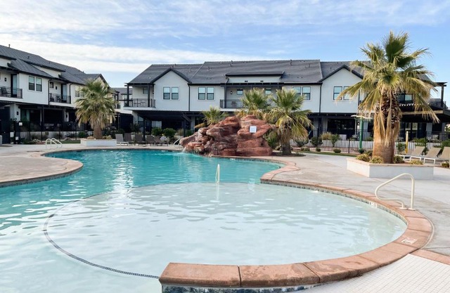 Kantada in the Sun - Poolside Retreat