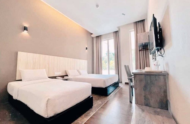 KARANG TIMUR MOTEL