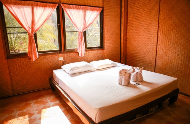Karen Eco Lodge, Mao Wang
