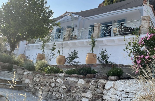 Karen’s Mikro Spiti, Poros. Presented by LazyDaze