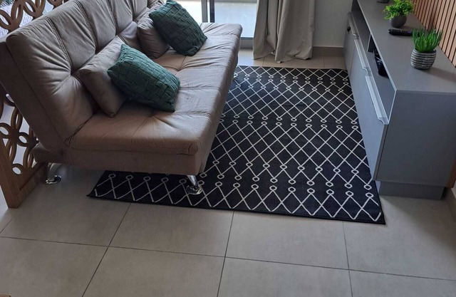 Katinha's Flat: cozy, spacious and clean for cool couples or not.