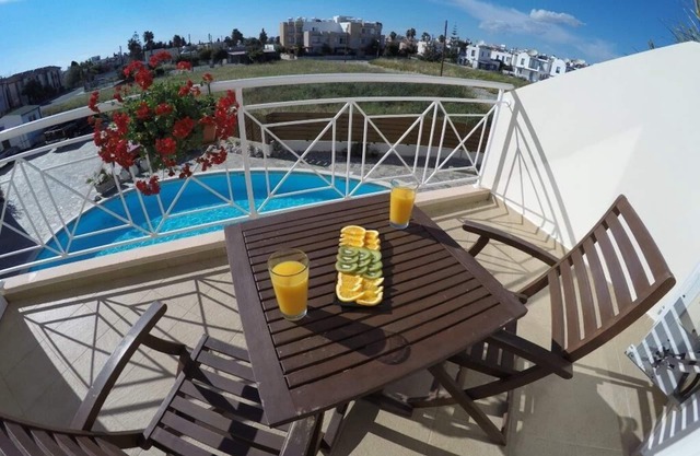 Kato Paphos Suites -Studio Apartment with Pool view, Wi-Fi & a/c. Great Location
