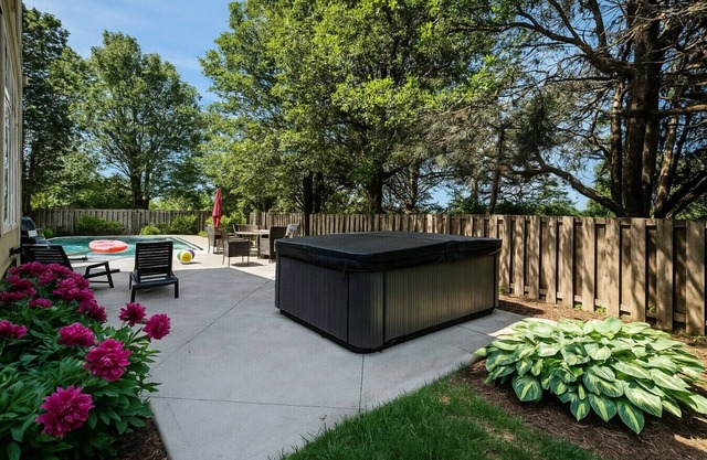KC Oasis: Pool, Hot Tub, Sauna