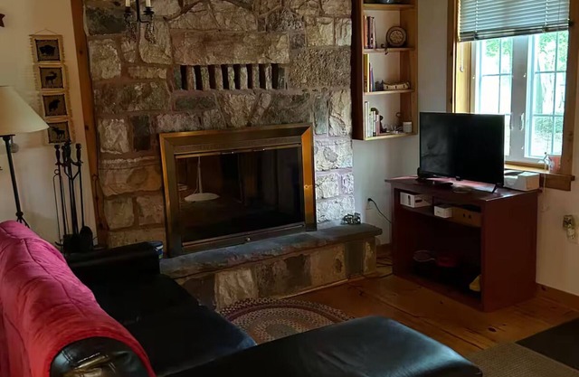 KD CottagesnCharming stone cottage on Dunnings Creek in Bedford County