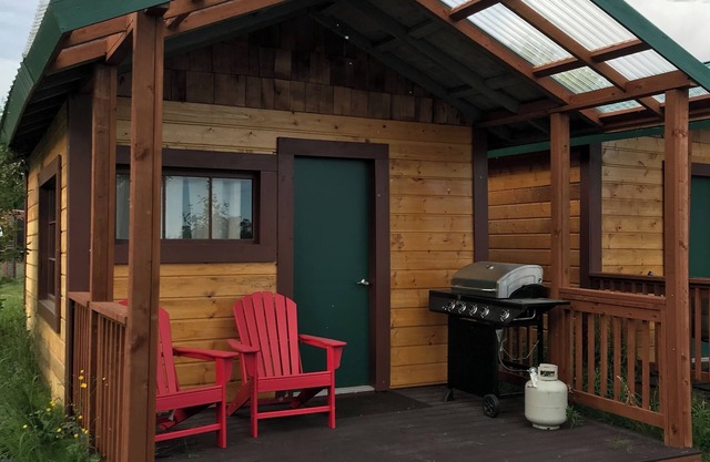 Kenai River Fishing Cabin #2 30 feet from the riverbank