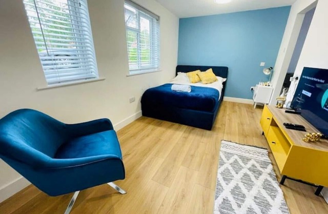 KENILWORTH STUDIO * GROUND FLOOR * PARKING