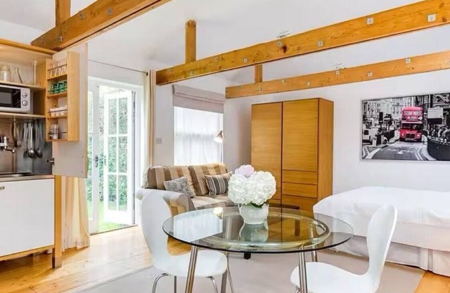 Kensington Garden studio cottage