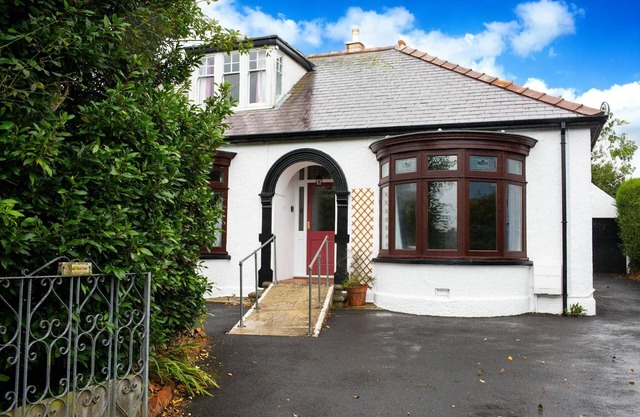 Kenvor, Newport - Four Bedroom Cottage, Sleeps 8