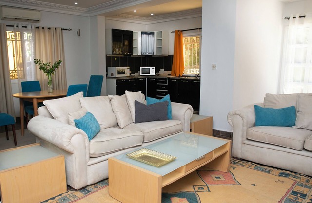 Kerr Ayo's Two Bedroom Apartment, 5 Minutes from Senegambia Beaches.