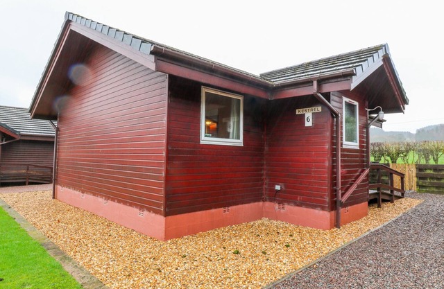 KESTREL LODGE, pet friendly, character holiday cottage in Dumfries