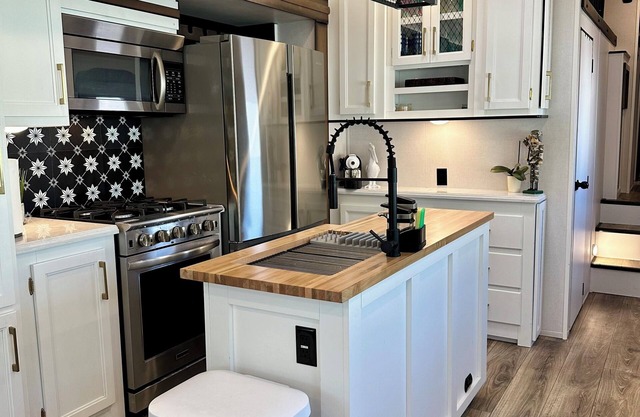 Key Largo, Charming 2-bedroom RV in Calusa Campground