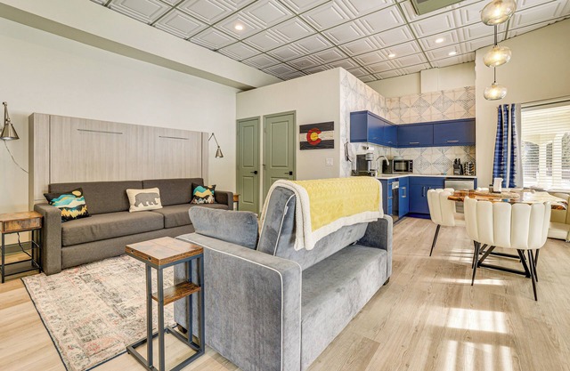 Keystone Lake Haven: Heated Pool & Ski Shuttle!