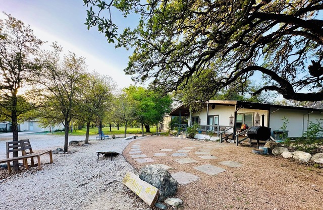 Kid Friendly, River house 65 yards to the Frio River