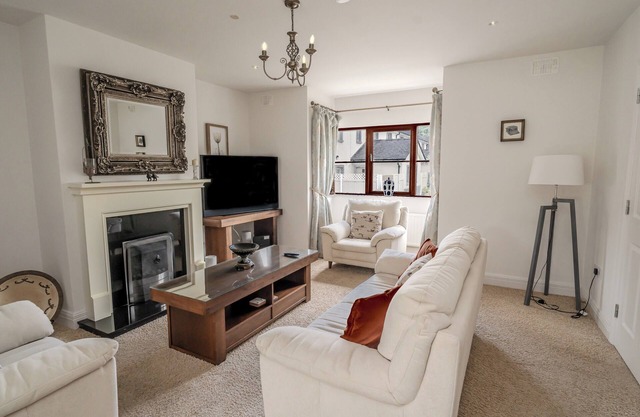 Kilronan Castle Holiday Home - Beside Luxury Hotel