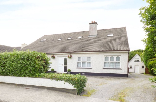 KILTARTAN HOUSE 2B, family friendly in Ballina, County Mayo