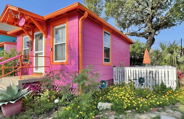 King Bed-Fenced Yard-Free Parking-Dog Friendly-East End