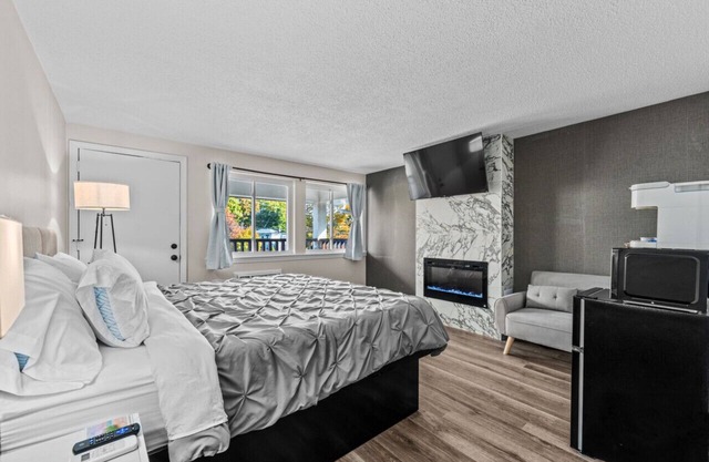 King Bed in Lux Boutique Hotel