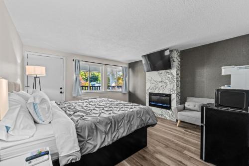 King Bed in Lux Boutique Hotel