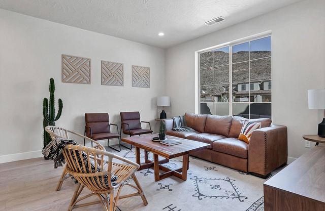 King Bed, Luxury Pool, Pickleball Court, RV Parking, Coffee Bar, Patio