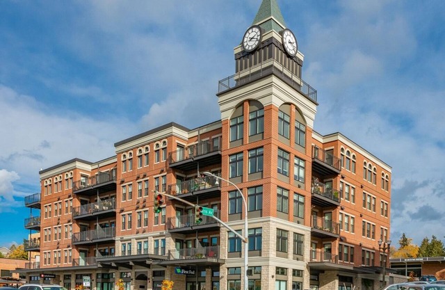 King bed, water and city view, gourmet kitchen, Jewel of Fairhaven FT505