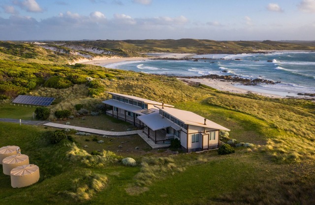 King Island Beach house- ocean all round
