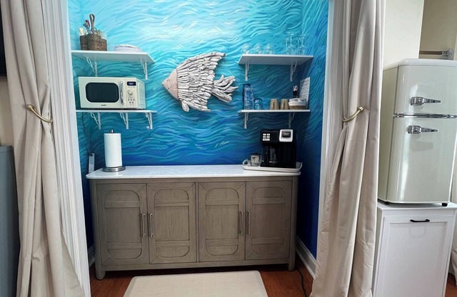 King, Near concerts, downtown, and UNCW, Private Suite, Pets welcome