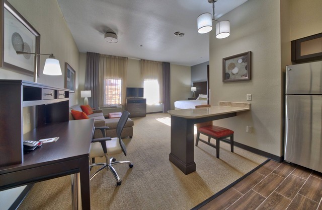 King Studio. Free Breakfast Buffet. Near Texas Tech.