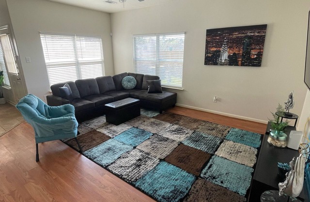 KING SUITE COZY 3 BEDROOM 3 BATHROOM HOME near IAH|DOWNTOWN!