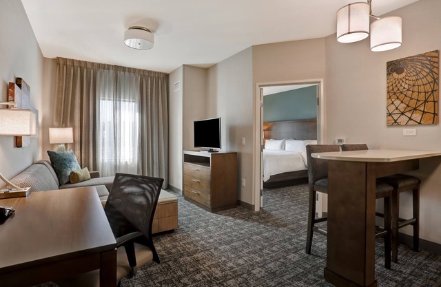 King Suite. Free Breakfast. Pool. Shared BBQ. Gym