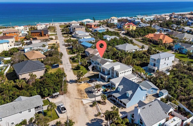 King Suite, Hot Tub, Pool, BBQ Grill, Bikes, Patio, EV Charger, 600 ft 2 Beach!