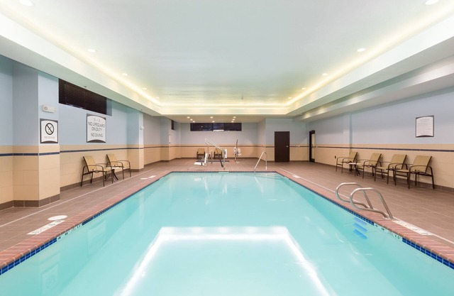 King Suite Near Downtown | Breakfast + Pool Access!