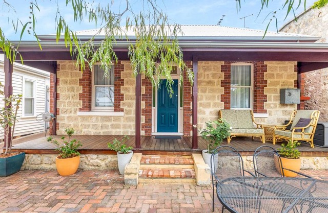 KING44 - King Charming