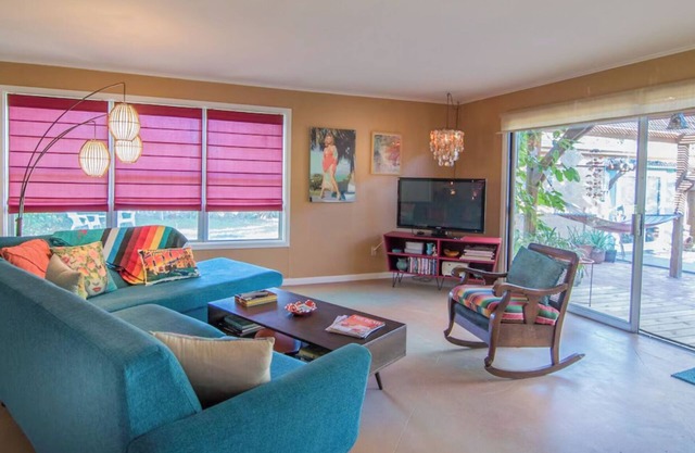 KingBed/Patio/BBQ/20min2Beach/Netflix/Workspace