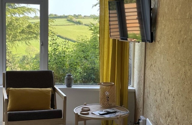 Kingfisher Cottage, beautiful getaway with stunning views