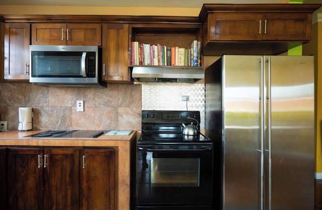 Kingston - 2 Beds - 2 bathrooms - Pool - Parking