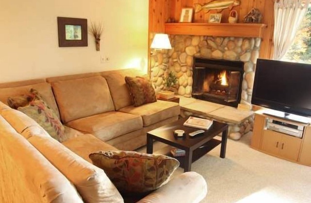 Kitchen, Stone Fireplace, Jacuzzi. Trout Creek Condo #82 - 2 Bedrooms 2 Baths. Pools, Tennis, Hiking